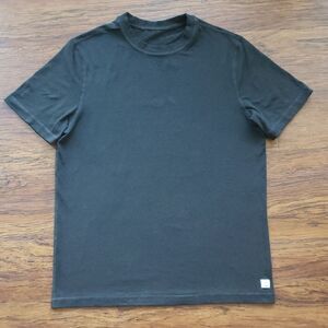 Vuori Classic Black Men's Athleisure Workout Casual Trendy T-Shirt Size Small